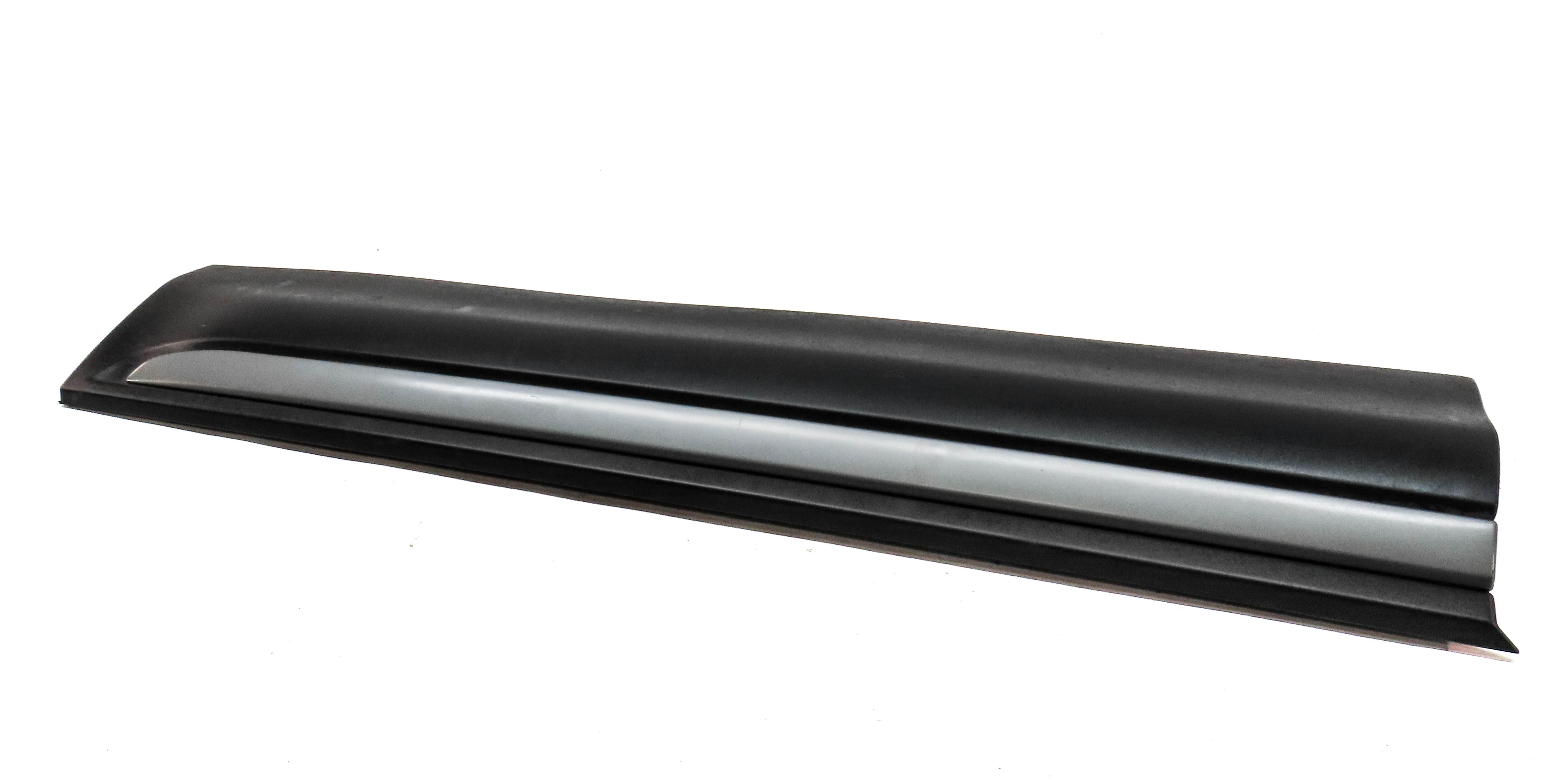 13 ROVER EVOQUE (L538) FRONT RIGHT PASSENGER LOWER DOOR TRIM MOULDING (Grey) — exact item pictured